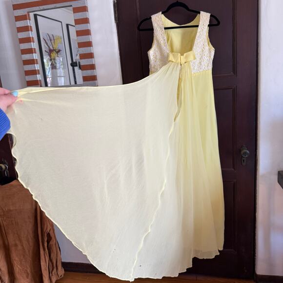 1960s Vintage Yellow and white Silk Chiffon and lace  Bow train column dress 6-8 - Picture 6 of 10